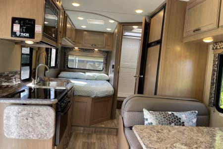 2019 Thor Four Winds 23U O2
