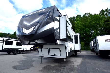 2022 Keystone Raptor 429