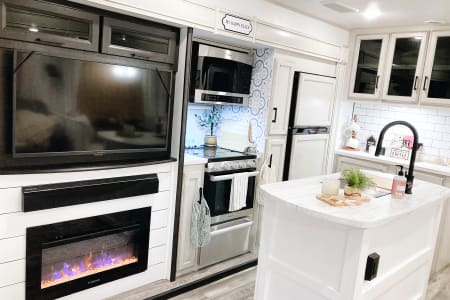 "Ellie" the Brand-New Renovated 2022 Jayco Eagle Bunkhouse