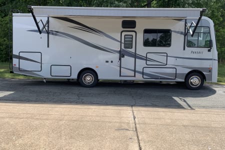 2020 Coachmen Pursuit 31BH; Sleeps 6 comfortably