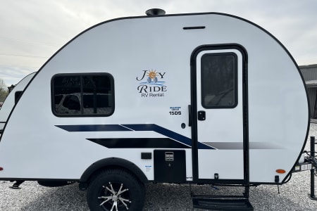 JOYRIDE RV RENTAL "Single Bed Ride"