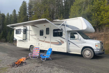 Rustic Alaska Igloo with master bedroom & spacious bathroom with shower