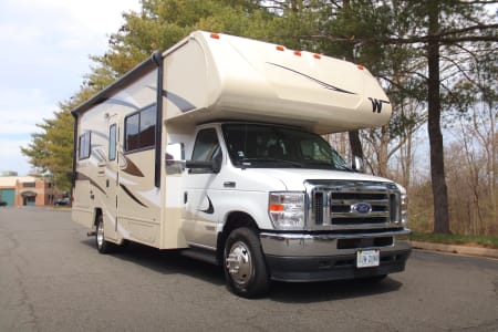 RV 40: 2022 Winnebago Minnie Winnie 25B