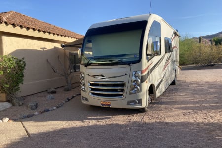 THOR 2018 Vegas, Like New! Only 7,000 miles. Outdoor tv, propane hookups.