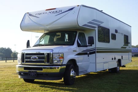 2021 CLASS C RV  EASY TO DRIVE , READY FOR AN ADVENTURE!!
