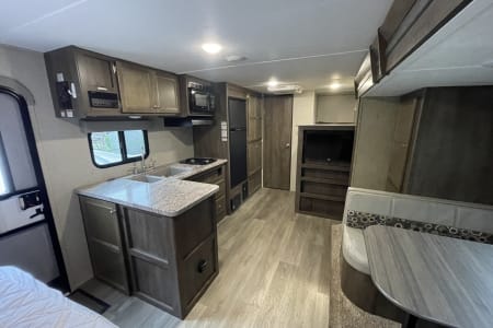 2019 Dutchmen Coleman Light LX 2155BH