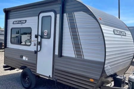 Max &ndash; 2025 Sunset Park Sunray  13bd: Rugged, Light, & Off-Grid Ready