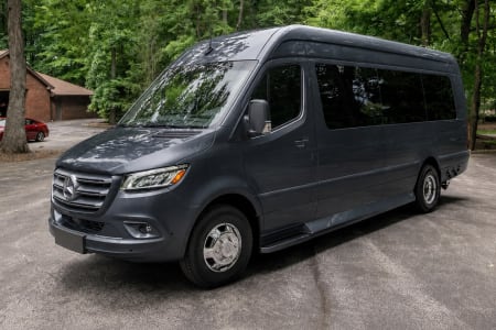 2023 Ultimate Toys Ultimate Coach (NEW ARRIVAL)