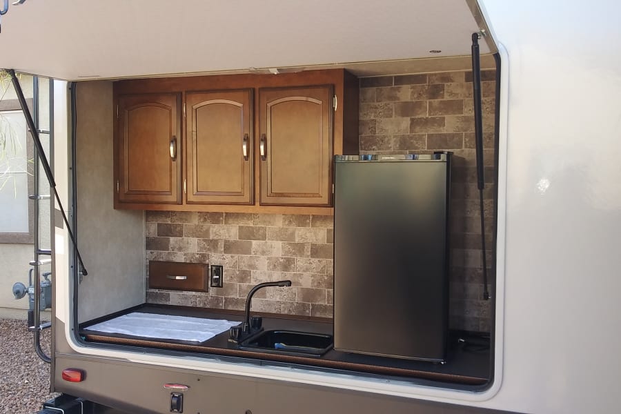 Outdoor Kitchen