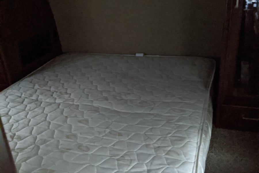 QueenBed