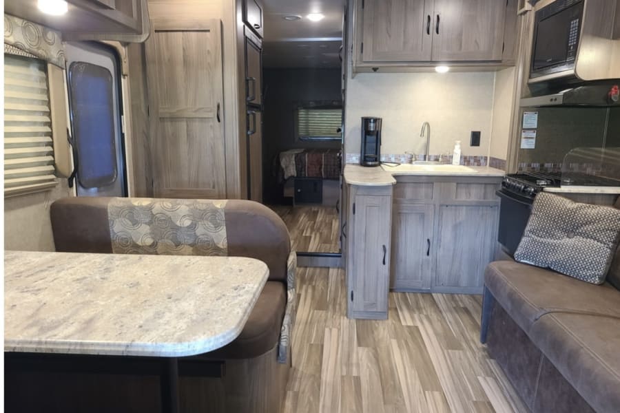 Kitchen, dinette/bed and sofa/bed