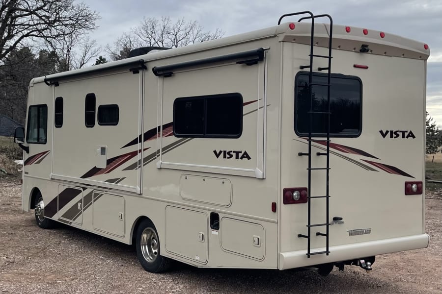 This cream-colored Winnebago Vista motorhome, a perfect RV rental, is ready for your adventure.