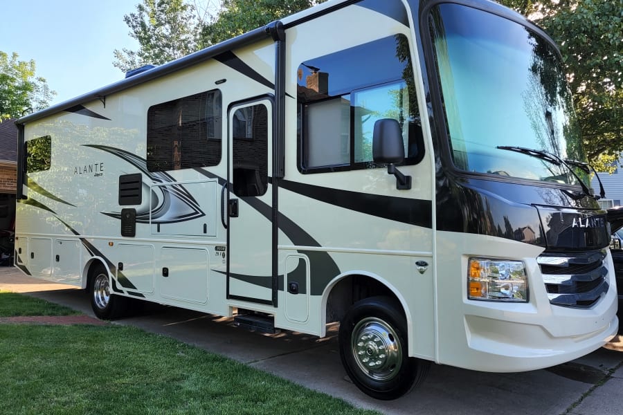 This cream and black Jayco Alante RV, a spacious motorhome, is ready for your next rv rental journey.
