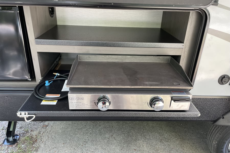 Outdoor kitchen griddle