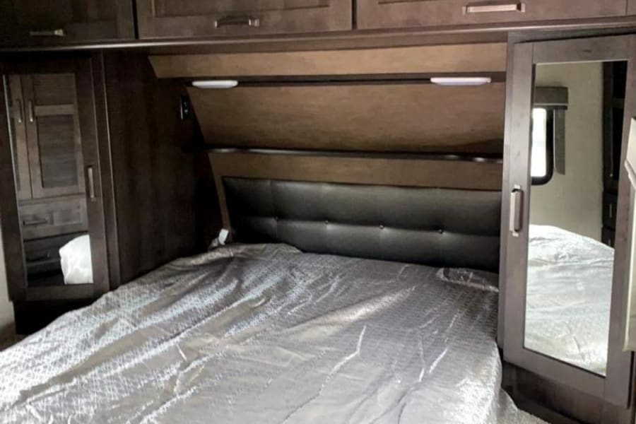 This Master room has plenty of storage and space for your things accompanied by this Queen size bed.