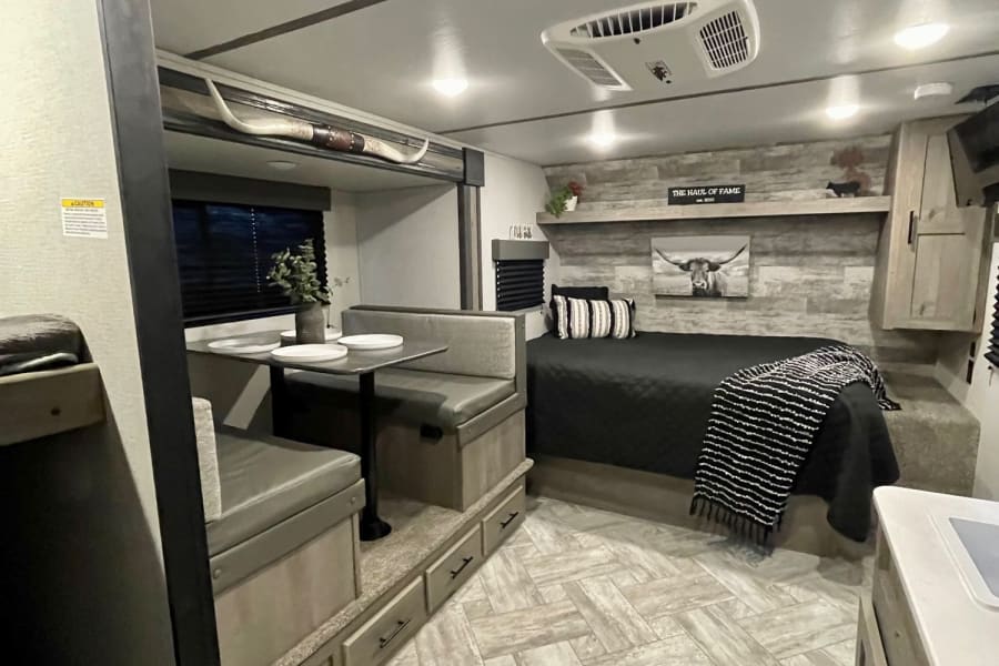 Queen bed, dinette conversion