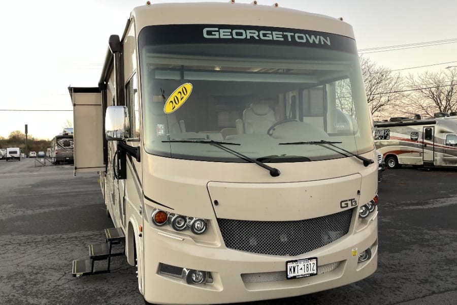 Beige 2020 Georgetown GT3 RV rental. Spacious motorhome with a deployed slide-out and steps for easy access.