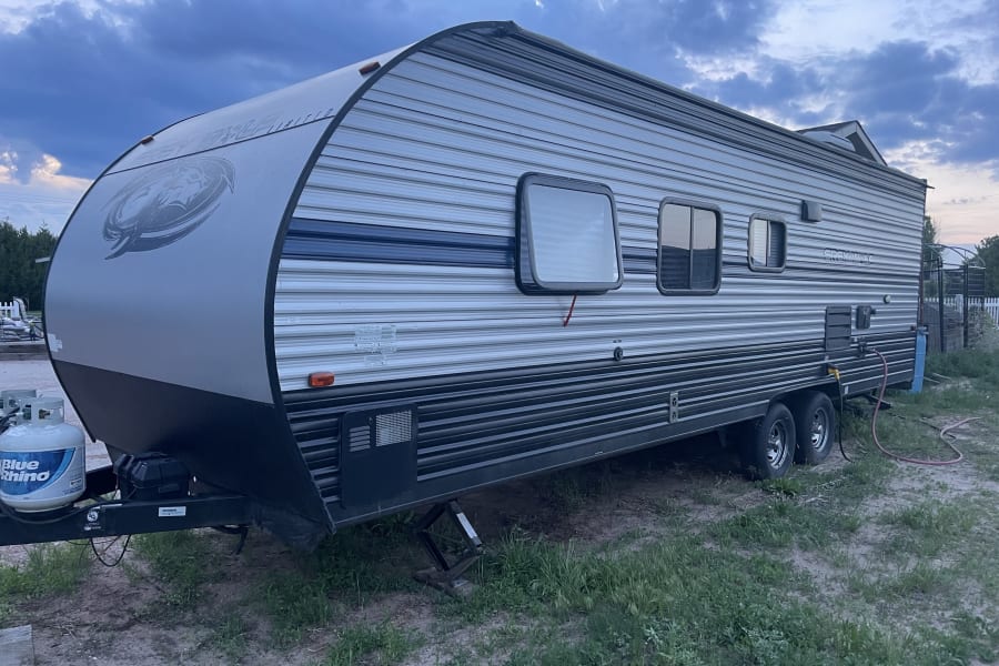 Spacious grey travel trailer, ready for your next rv rental adventure. Features include propane tank and dual axles.