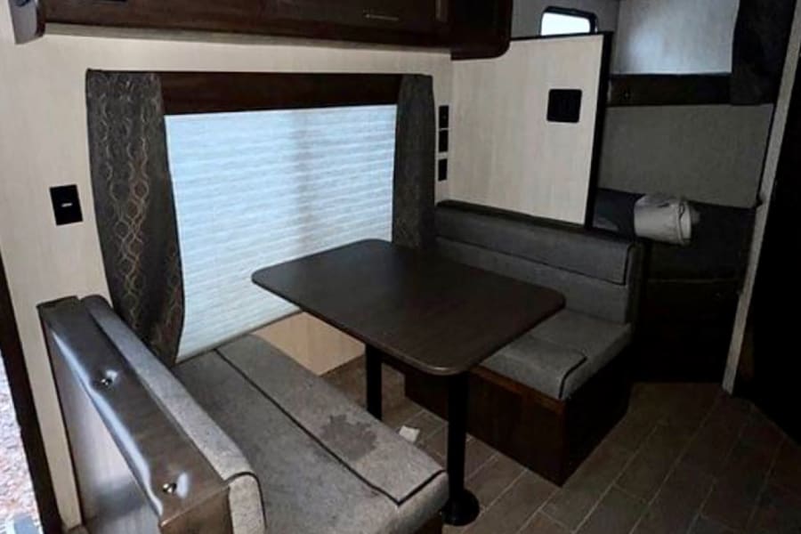 Convertible dinette
