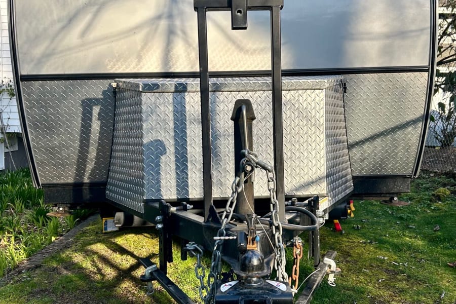 Weigh and sway hitch included for towing.