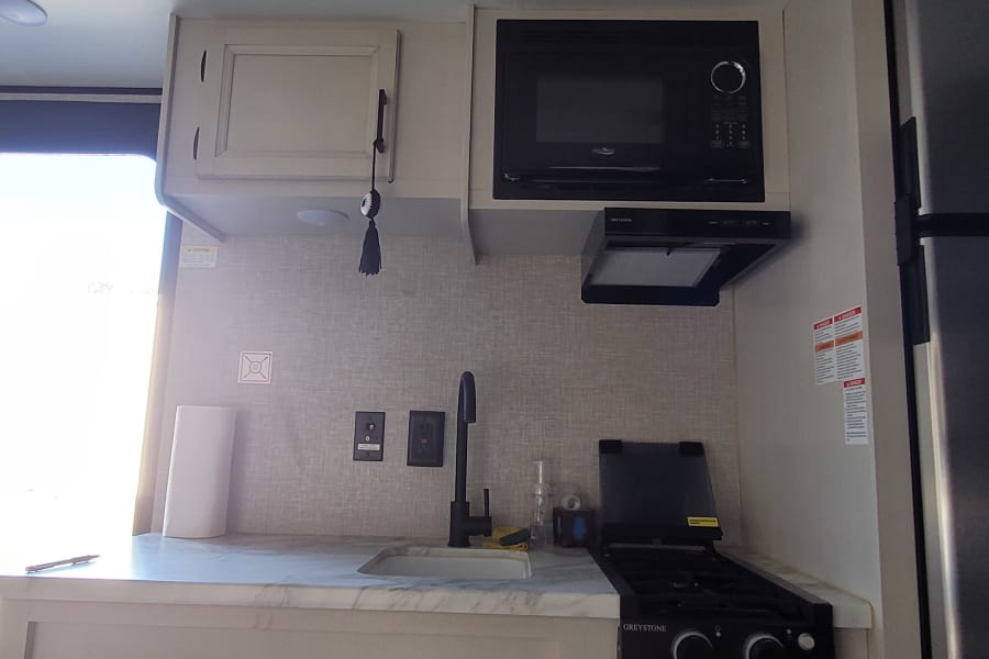 Microwave, Range hood and cooktop