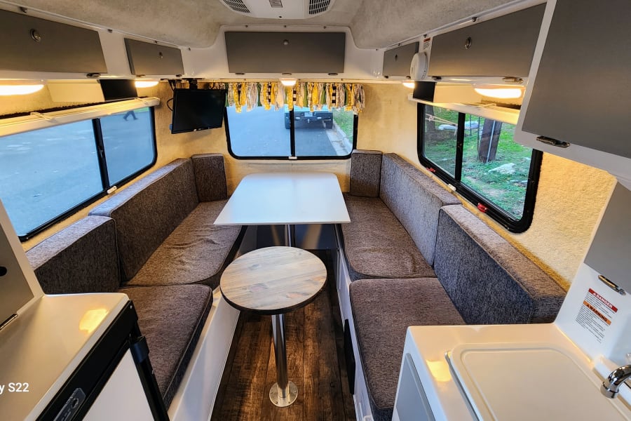 Lounge with small round table