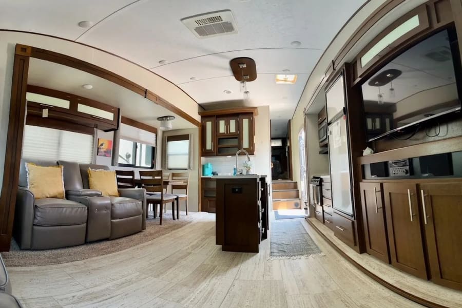 Gather your crew in our spacious entertainment area!  With cozy seating for the whole family, our entertainment area is designed to bring everyone closer. 