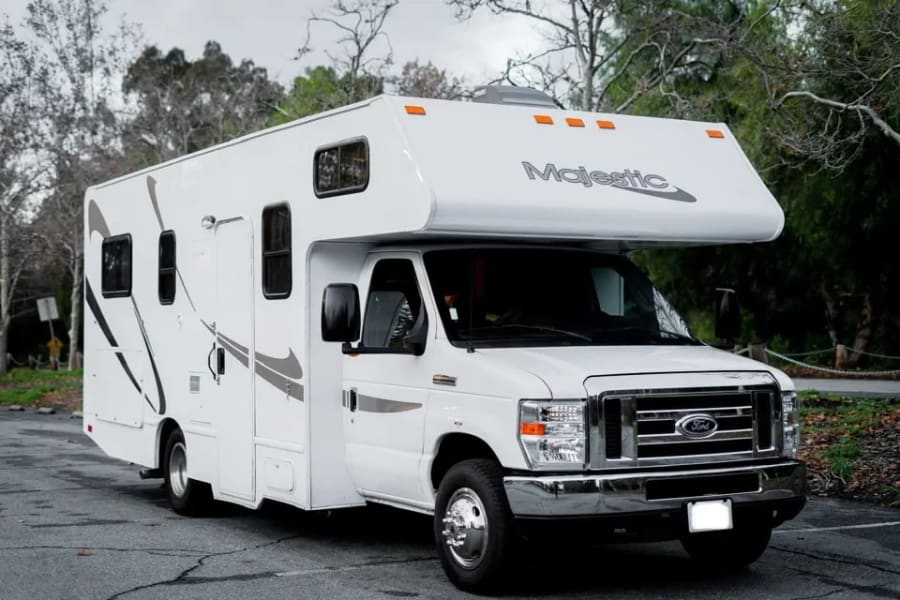 Bright white Ford RV rental, Majestic model, parked for viewing. Ideal for your next road trip adventure.