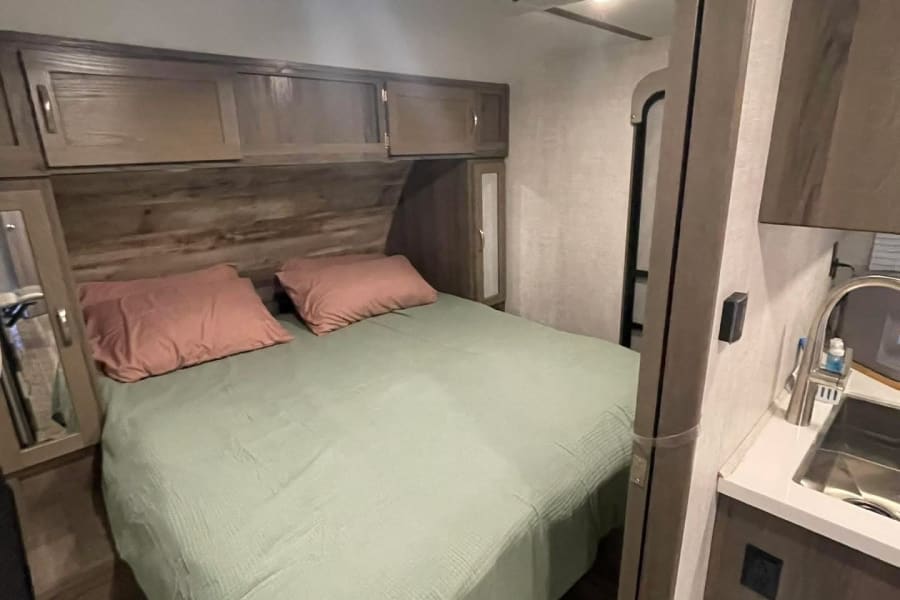 King size Mattress in private room with show locker, private exit door, wardrobes on each side. Muslim cotton bedding. Luxury sheets and the option for add-on upgraded mattress to sleep on a New Purple Brand Restore Hybrid Mattress valued at $4,000.00. You won&rsquo;t be disappointed. Luxury to the max!