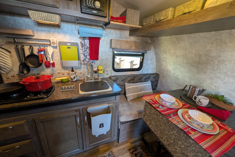 Everything&rsquo;s ready for easy cooking, good food, and cheerful vibes. 