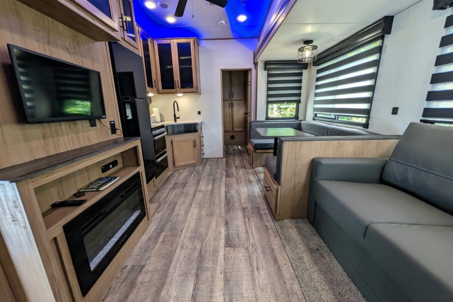 This impressive Cherokee Arctic Wolf 287BH Limited is spacious and loaded with comfortable features. Sleeps up to 10. Two bedrooms with separate bunkroom. Outdoor kitchen, solar and much more.