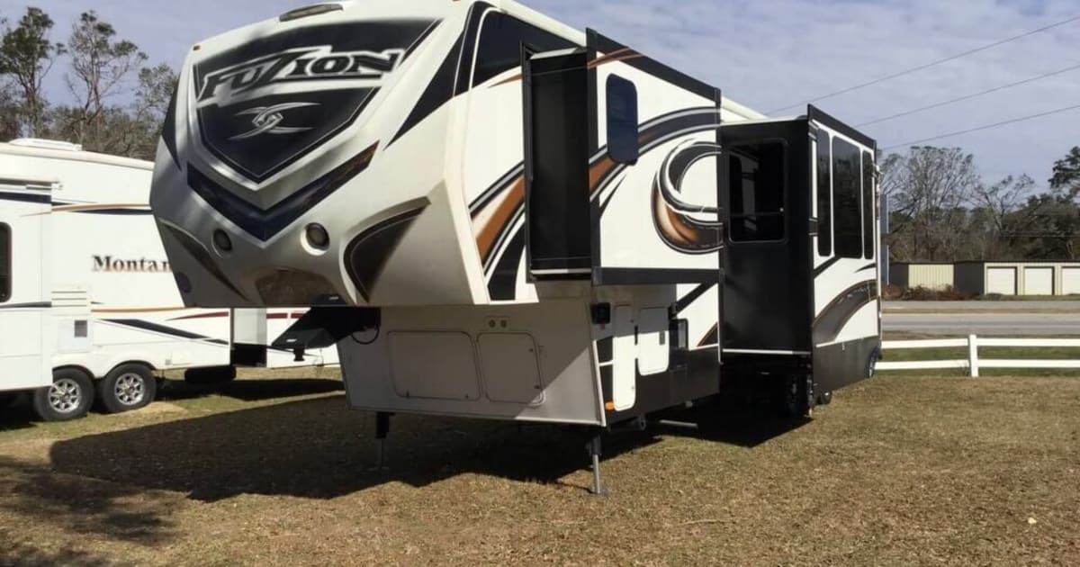 2014 Keystone Fuzion Toy Hauler Rental in Bainbridge, GA Outdoorsy