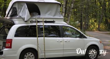 Camper minivan - Seats 5, Sleeps 4