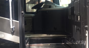 2006 Fleetwood Revolution Le