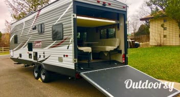 2018 TOY HAULER Coleman Lantern
