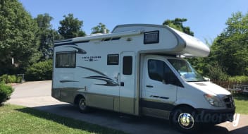 Enjoy this RV in the Smoky Mountains!