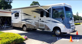2008 Itasca Sunova (Winnebago) - our Baby Huey!