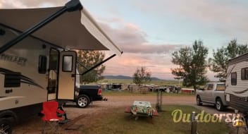 **Pet and Kid Friendly ** 2019 Keystone Bullet 287QBS