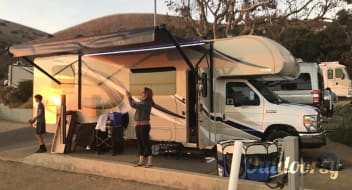 2018 Thor Motor Coach Four Winds 31Y. If needed, I can deliver.