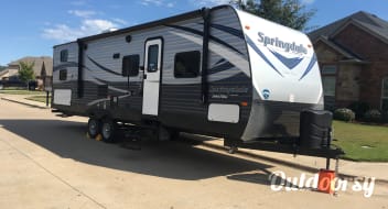 Bunk Beds, Entertainment Center and Fun! 2018 270LE Keystone Springdale