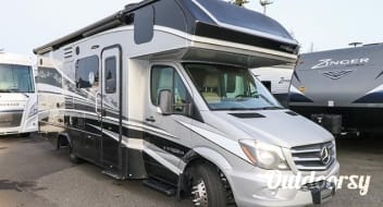 2018 Dynamax Isata-3 24FWM Mercedes Benz Sprinter - Fully equipped!