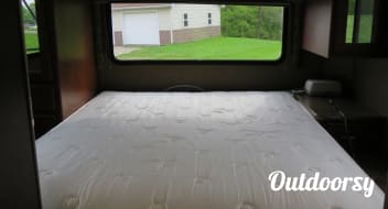 2015 Thor Motor Coach Freedom Elite