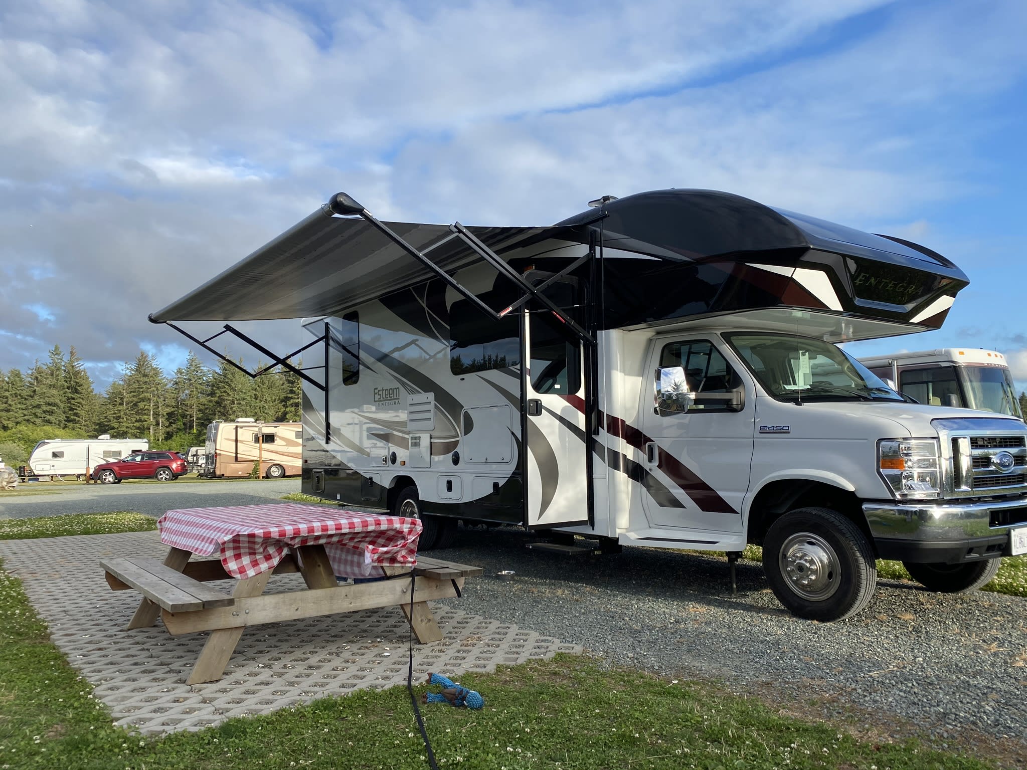 Oa2v9siyikfedm Ever since, we've taken great pride in the details—and each luxury motorhome we build embodies that principle. 2