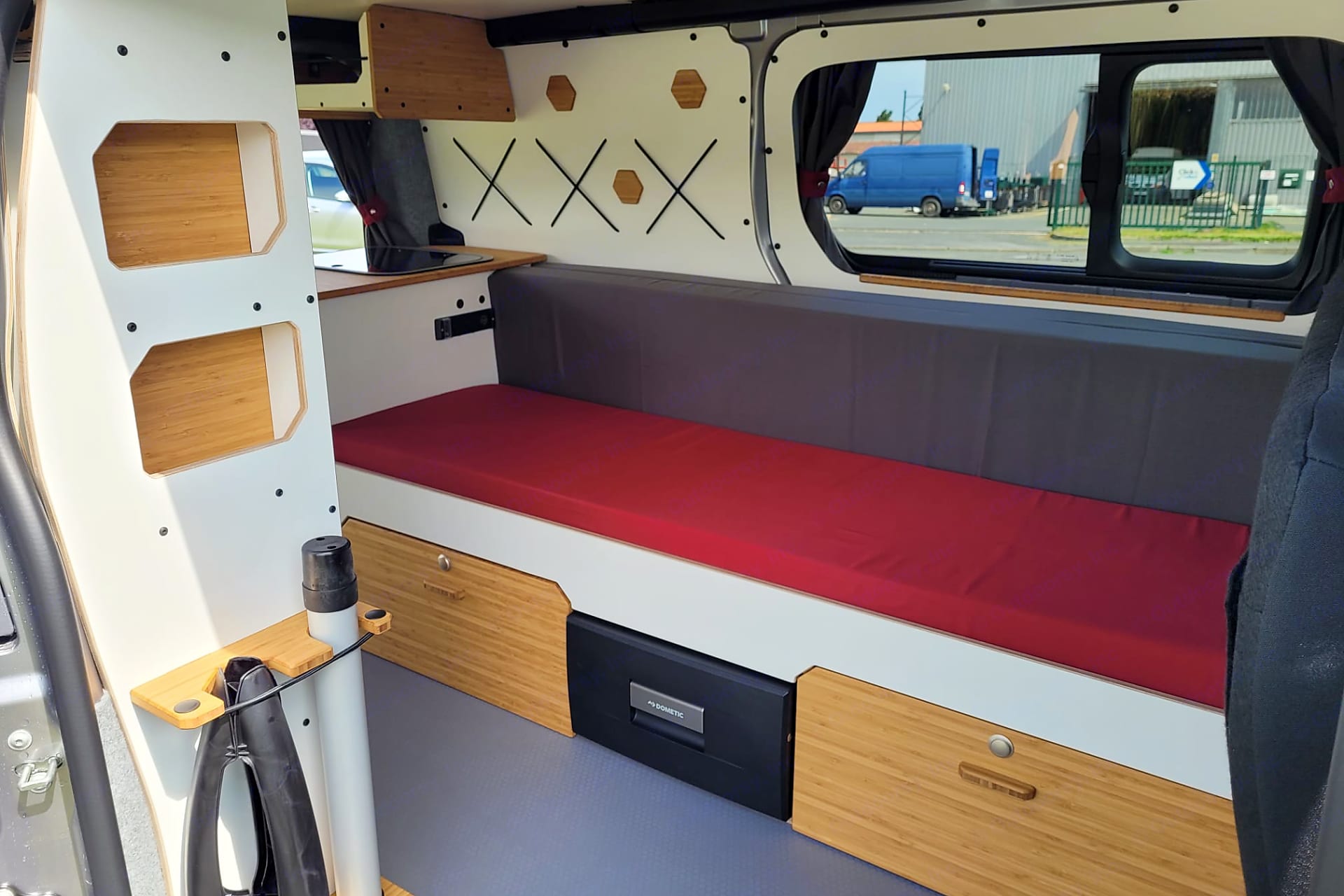 louer un van à tours,louer un combi transporter aménagé a tours,location utilitaire pour road rip,location mini camping-car tours,location campervan tours,freedom camper tours,location campervan tours prix,location,van,tours