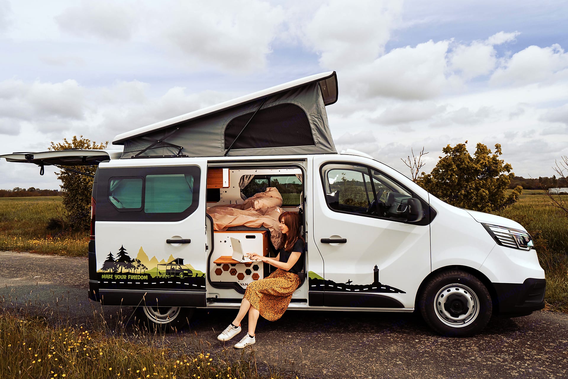 louer un van à tours,louer un combi transporter aménagé a tours,location utilitaire pour road rip,location mini camping-car tours,location campervan tours,freedom camper tours,location campervan tours prix,location,van,tours