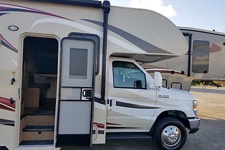 2016 Thor Motor Coach Chateau Motor Home Class C Rental In Port St