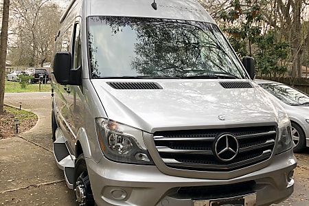 Hotel On Wheels Mercedes Benz Sprinter Winnebago Era
