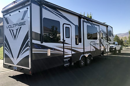 2019 Dutchmen Voltage Motor Home Toy Hauler Rental In Reno Nv