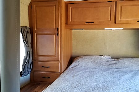 2015 Thor Motor Coach Thor Majestic Motor Home Class C Rental In