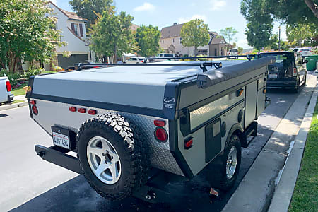 Folding trailer